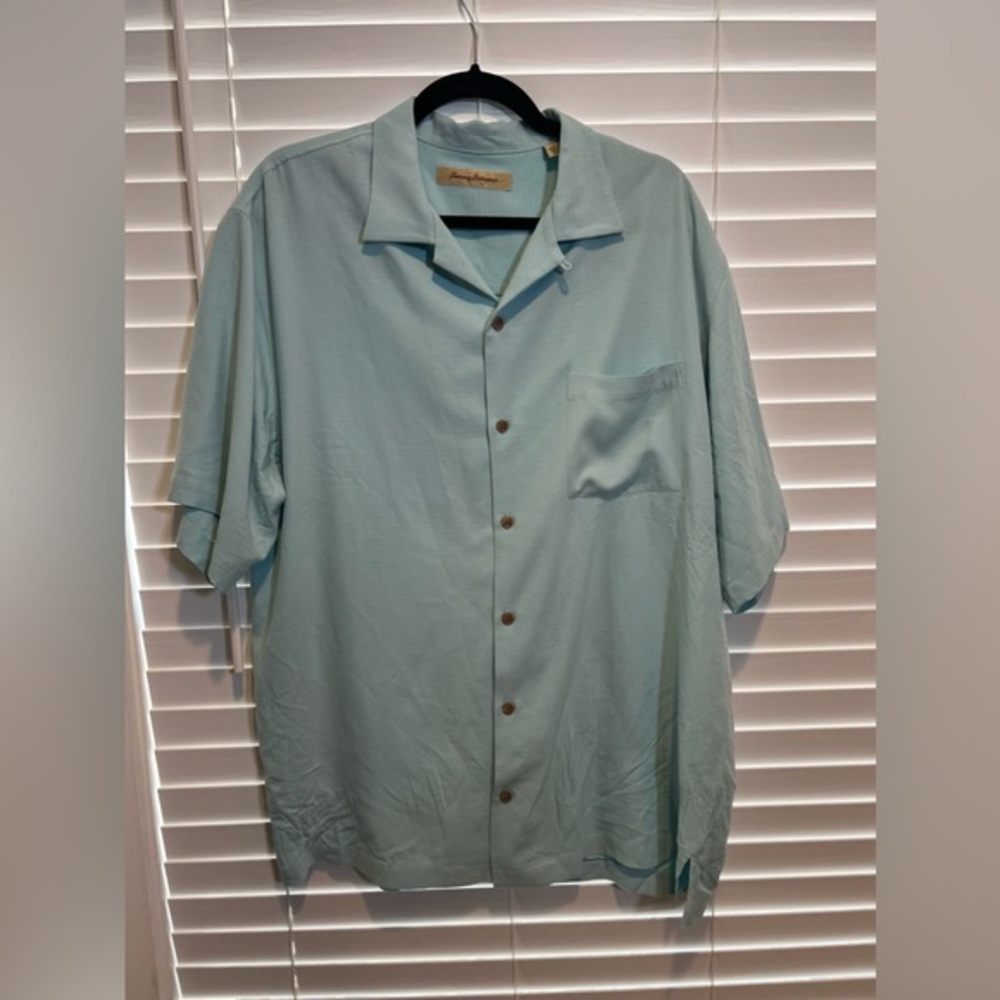 Tommy Bahama 100% Silk Button Up - Size‎ L